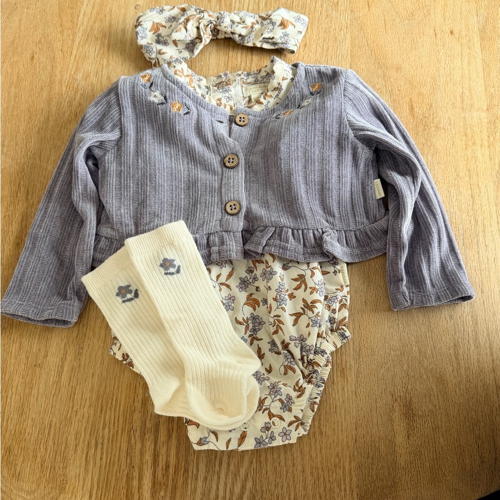 NWOT, Tahari 4-Piece Baby Blue Floral Romper Set, 6-9 Months